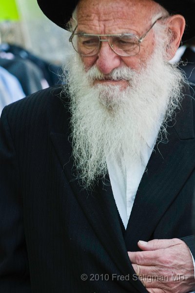 20100409_114649 D300.jpg - Man,  Mea Shearim